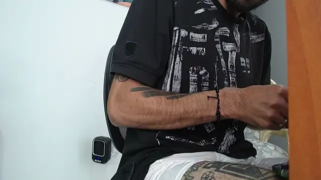 Snapshot of bigdick_monster1 chatting on December 22, 2025, 3:01 pm bigdick monster1 online show from December 22, 2025, 3:01 pm