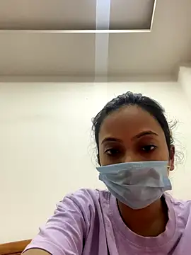 Snapshot of Nia-Stream chatting on November 24, 2025, 5:35 pm Nia-Stream online show from November 24, 2025, 5:35 pm