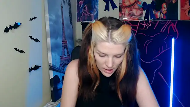 VanessaRey  online show from April 17, 2026, 3:04 pm