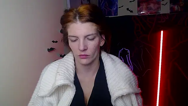 Snapshot of VanessaRey_ chatting on November 17, 2025, 5:55 am VanessaRey online show from November 17, 2025, 5:55 am