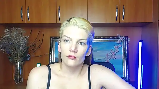 VanessaRey  online show from April 9, 2026, 4:46 pm