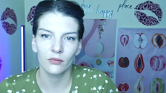 Snapshot of VanessaRey_ chatting on November 15, 2025, 7:12 am VanessaRey online show from November 15, 2025, 7:12 am