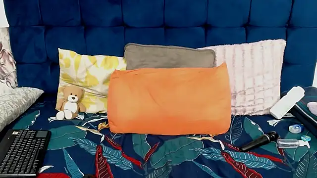 AriesCake online show from April 12, 2026, 11:57 am