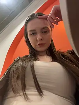 MilaBee online show from March 13, 2026, 11:15 am