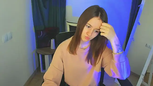 Snapshot of Catherine_e chatting on October 5, 2025, 6:20 pm Catherine e online show from October 5, 2025, 6:20 pm