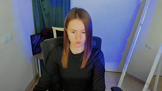 Snapshot of Catherine_e chatting on October 27, 2025, 7:37 pm Catherine e online show from October 27, 2025, 7:37 pm