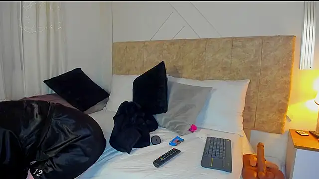 Snapshot of angelinarouse_ chatting on December 17, 2025, 6:18 am angelinarouse online show from December 17, 2025, 6:18 am