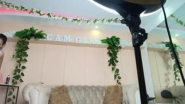 Snapshot of juliana_luque chatting on October 31, 2025, 12:13 pm juliana luque online show from October 31, 2025, 12:13 pm