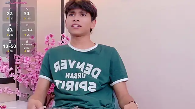 Snapshot of Ethan_Westt chatting on December 19, 2025, 8:11 pm Ethan Westt online show from December 19, 2025, 8:11 pm