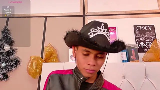 Snapshot of Ethan_Westt chatting on January 13, 2026, 8:24 pm Ethan Westt online show from January 13, 2026, 8:24 pm