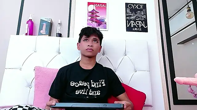 Snapshot of Ethan_Westt chatting on February 4, 2026, 8:26 pm Ethan Westt online show from February 4, 2026, 8:26 pm