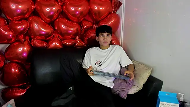 Snapshot of Ethan_Westt chatting on February 24, 2026, 8:53 pm Ethan Westt online show from February 24, 2026, 8:53 pm