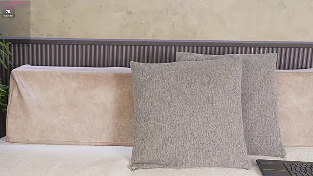 mia lacy  online show from April 22, 2026, 4:19 am