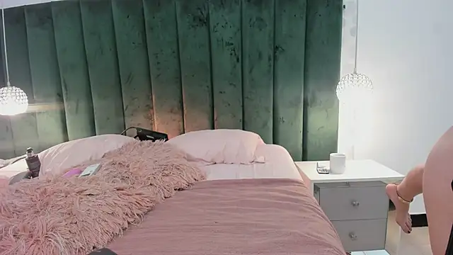 Snapshot of SaraJonness chatting on March 21, 2025, 2:18 am SaraJonness online show from March 21, 2025, 2:18 am