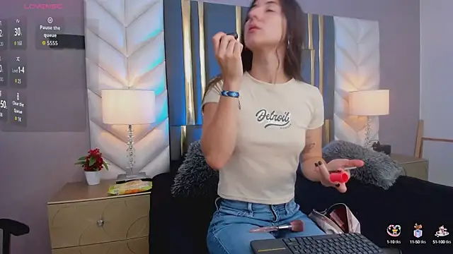 Snapshot of SaraJonness chatting on September 9, 2025, 12:36 pm SaraJonness online show from September 9, 2025, 12:36 pm