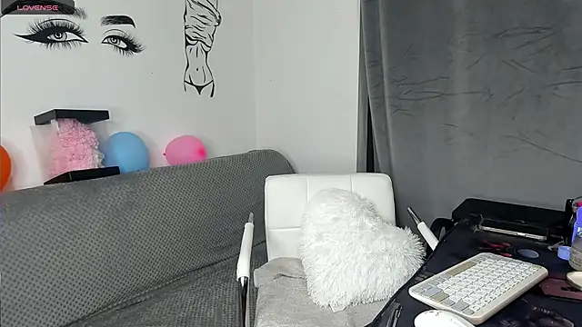 EvelynHais online show from September 21, 2025, 6:57 pm