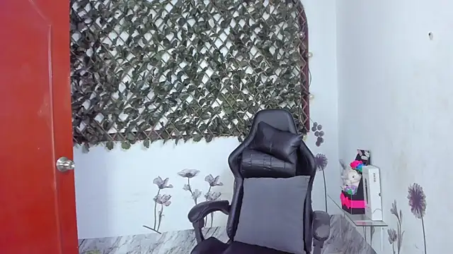 Sarahbrowm  online show from November 26, 2025, 9:26 pm