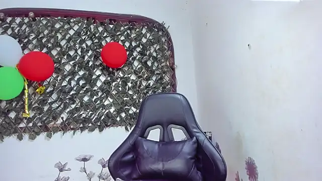 Sarahbrowm  online show from November 6, 2025, 7:51 pm