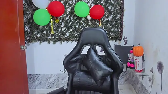 Sarahbrowm  online show from October 28, 2025, 2:45 am