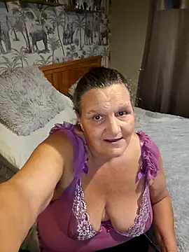 MissQueenBeex online show from October 23, 2025, 8:51 pm