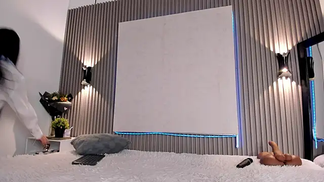 Emmazc  online show from November 21, 2025, 8:08 pm