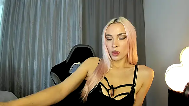 Snapshot of _Miss_Valentina_ chatting on November 8, 2025, 9:13 am Miss Valentina online show from November 8, 2025, 9:13 am