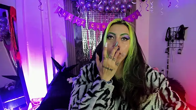 Snapshot of midory_ chatting on October 30, 2025, 3:27 am midory online show from October 30, 2025, 3:27 am