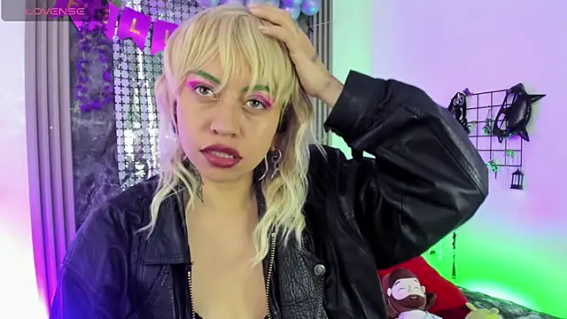 Snapshot of midory_ chatting on November 19, 2025, 3:28 am midory online show from November 19, 2025, 3:28 am