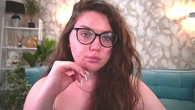 Snapshot of LuxSopphia chatting on November 25, 2025, 8:09 pm LuxSopphia online show from November 25, 2025, 8:09 pm