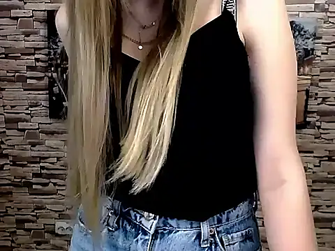 Snapshot of Doll_Angelina chatting on March 19, 2025, 10:11 am Doll Angelina online show from March 19, 2025, 10:11 am