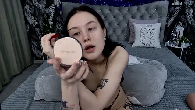 CarolineTenders online show from December 22, 2025, 1:17 am