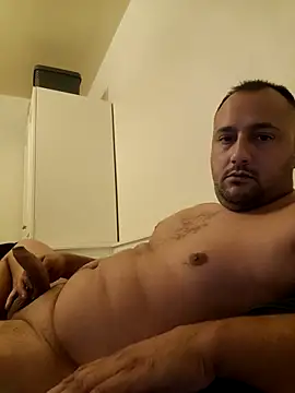 hotmalerobinson1 online show from October 18, 2025, 7:38 pm