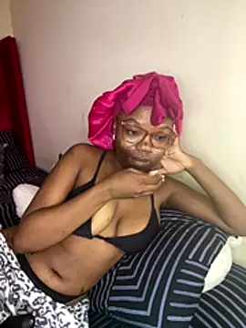 Snapshot of YummyMelanin117 chatting on December 23, 2025, 7:18 am YummyMelanin117 online show from December 23, 2025, 7:18 am