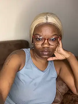 Snapshot of YummyMelanin117 chatting on February 22, 2026, 10:11 pm YummyMelanin117 online show from February 22, 2026, 10:11 pm