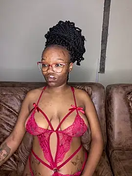 Snapshot of YummyMelanin117 chatting on February 13, 2026, 9:15 pm YummyMelanin117 online show from February 13, 2026, 9:15 pm