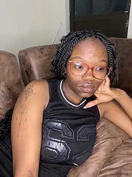 Snapshot of YummyMelanin117 chatting on February 6, 2026, 12:06 am YummyMelanin117 online show from February 6, 2026, 12:06 am