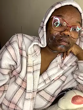 Snapshot of YummyMelanin117 chatting on December 22, 2025, 4:01 am YummyMelanin117 online show from December 22, 2025, 4:01 am