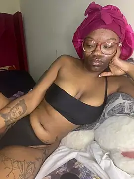 Snapshot of YummyMelanin117 chatting on January 10, 2026, 5:52 pm YummyMelanin117 online show from January 10, 2026, 5:52 pm