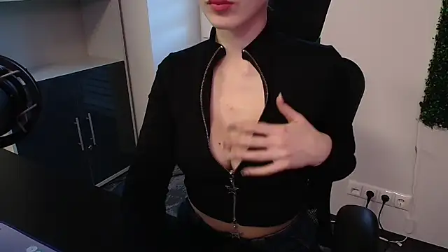 SunnyNeila online show from March 21, 2025, 1:23 pm