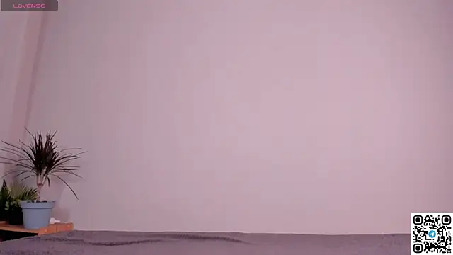 emmelieflorence online show from December 17, 2025, 6:46 pm