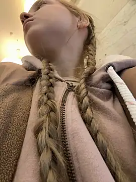 Snapshot of bambi_lu chatting on November 8, 2025, 6:11 pm bambi lu online show from November 8, 2025, 6:11 pm