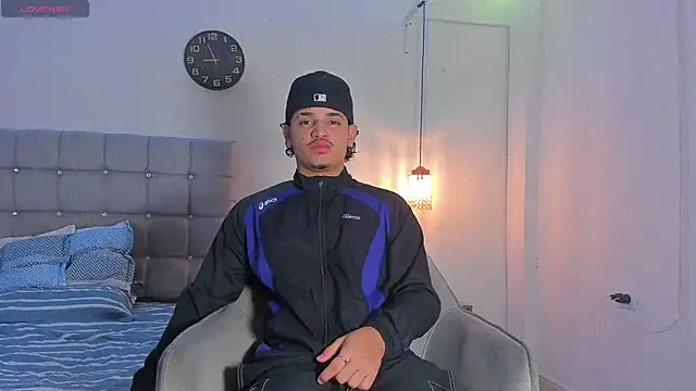 samxx muscle online show from December 20, 2025, 1:58 pm