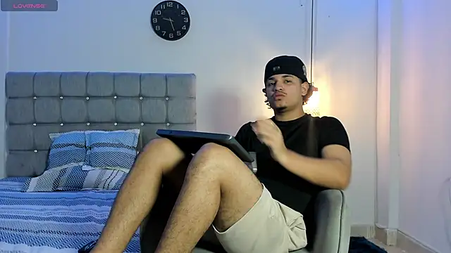 samxx muscle online show from October 9, 2025, 1:55 pm