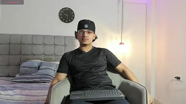 samxx muscle online show from October 27, 2025, 2:51 pm