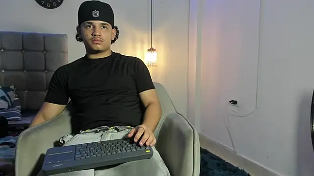 samxx muscle online show from November 5, 2025, 1:47 pm