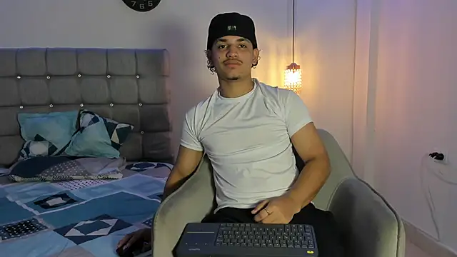 samxx muscle online show from September 24, 2025, 2:12 pm