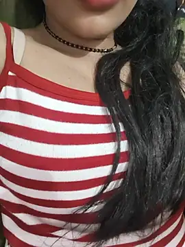 Snapshot of Eshwari_Chopra chatting on July 5, 2026, 11:44 pm Eshwari Chopra online show from July 5, 2026, 11:44 pm