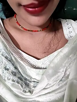 Snapshot of Eshwari_Chopra chatting on November 16, 2025, 5:17 pm Eshwari Chopra online show from November 16, 2025, 5:17 pm