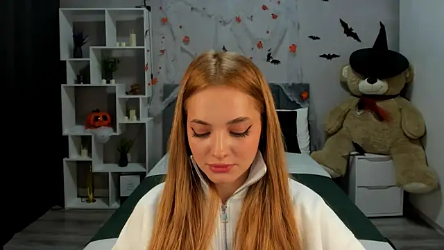 MelanieAlves online show from November 4, 2025, 6:44 pm