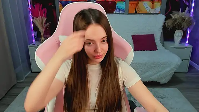 MelanieAlves online show from February 4, 2026, 6:25 pm